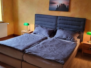Schlafzimmer 1
