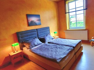 Schlafzimmer 1