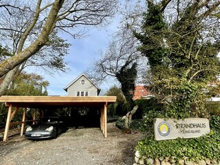 Einfahrt Parkplatz für Haus  6 + 8