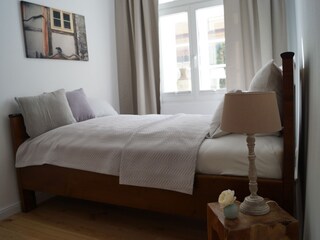 Zweites Schlafzimmer mit großem Einzelbett 120x200