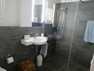 Ferienhaus Ronco sopra Ascona Badezimmer 23