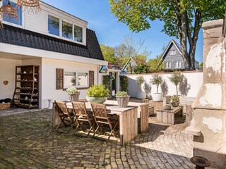 Der Vorgarten der Villa Camina