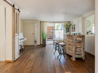 The entrance and the staircase to the bedrooms