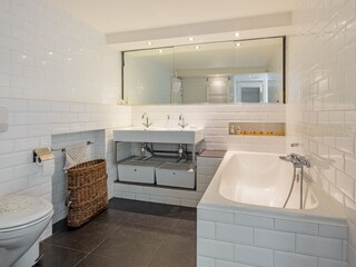 Badezimmer 1