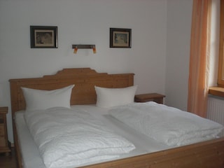 Schlafzimmer 1