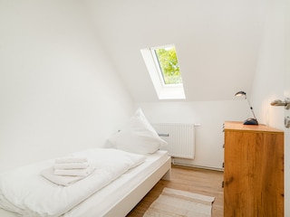 zweites Schlafzimmer mit Einzelbett