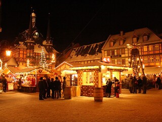 Rathaus zur Weihnachtszeit