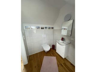 Gästetoilette im Giebel