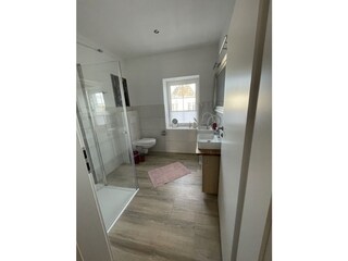 Badezimmer mit Dusche