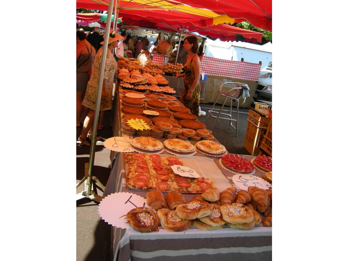 Allerlei feines Gebäck auf dem regionalen Markt