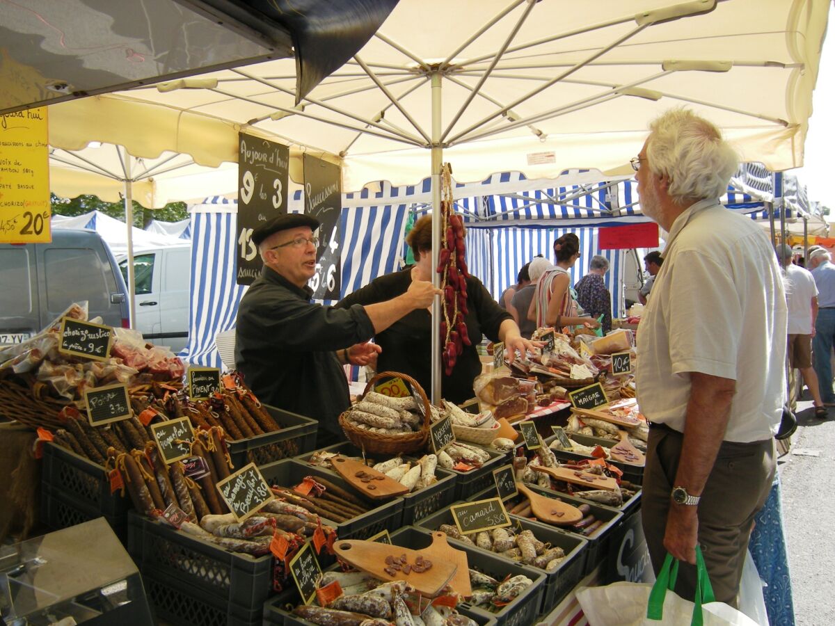 regionale Wurstspezialitäten auf dem Markt