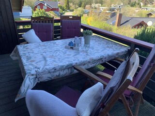 Gemütlicher und teilüberdachter Terrassenbereich.