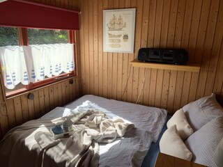 Schlafzimmer mit franz. Bett.