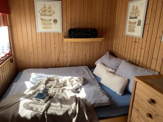 Schlafzimmer mit franz. Bett.