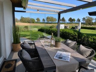 Der Terrassenplatz am Ferienhaus.