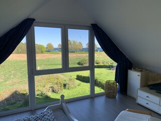 Blick aus dem Schlafzimmer auf Strand & Ostsee.