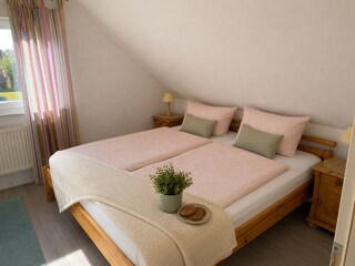 Das zweite Schlafzimmer im 1 Stock.