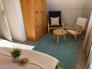 Kleine Relaxzone im 2. Schlafzimmer.