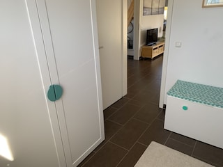 Schrankplatz im Kinderzimmer.