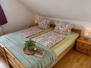 Das zweite Schlafzimmer im OG.