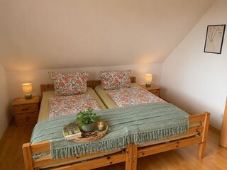 Das zweite Schlafzimmer im OG: