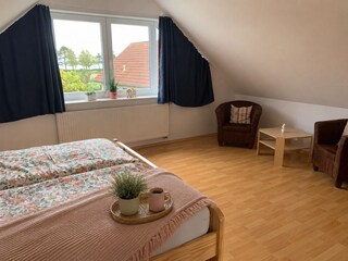 Schlafzimmer mit Meerblick.