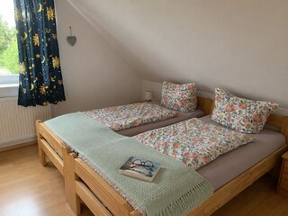 Das zweite Schlafzimmer im 1. Stock.