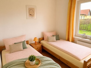 Das zweite Schlafzimmer im EG.