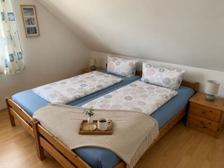 Das zweite Schlafzimmer im 1. Stock.