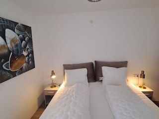Schönes Doppelbett, 180x200cm.