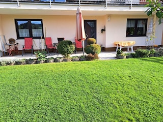 Terrasse Ansicht vom Rasen
