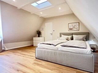 Schlafzimmer mit Boxspringbett 180 x 200 cm