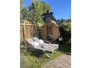 Sauna mit Sonnenliegen