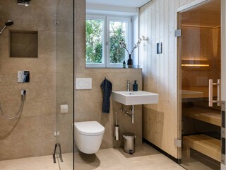1. Badezimmer mit Sauna