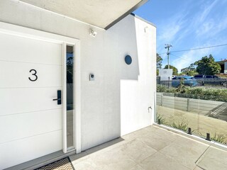 Apartment Welt Outdoor Recording 2