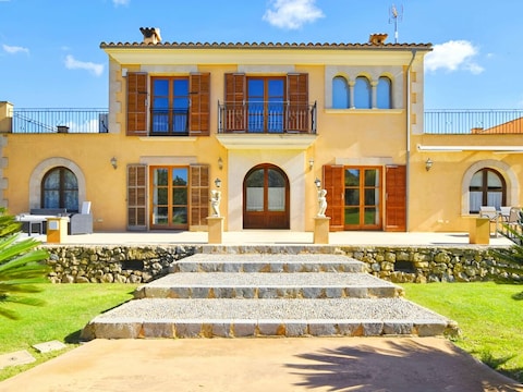 Ferienhaus Ruhiges Landhaus mit Pool in Binissalem