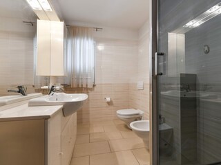 Modernes Badezimmer.