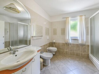 Modernes Badezimmer.