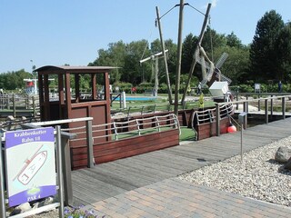 You can play mini-golf even at a boat