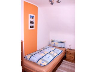 small room with 1 bed