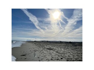 Strand bei Sotogrande mit Blick auf Gibraltar