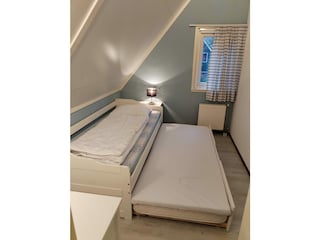 1. Schlafzimmer mit Extrabett (ausziehbar)