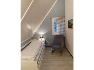 2. Schlafzimmer mit Extrabett (ausziehbar)