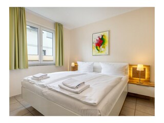 Schlafzimmer mit Doppelbett (180 x 200)
