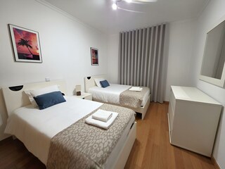 Zweites Schlafzimmer mit zwei gemütlichen Einzelbetten
