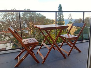 Gemütlicher Balkon mit Meerblick
