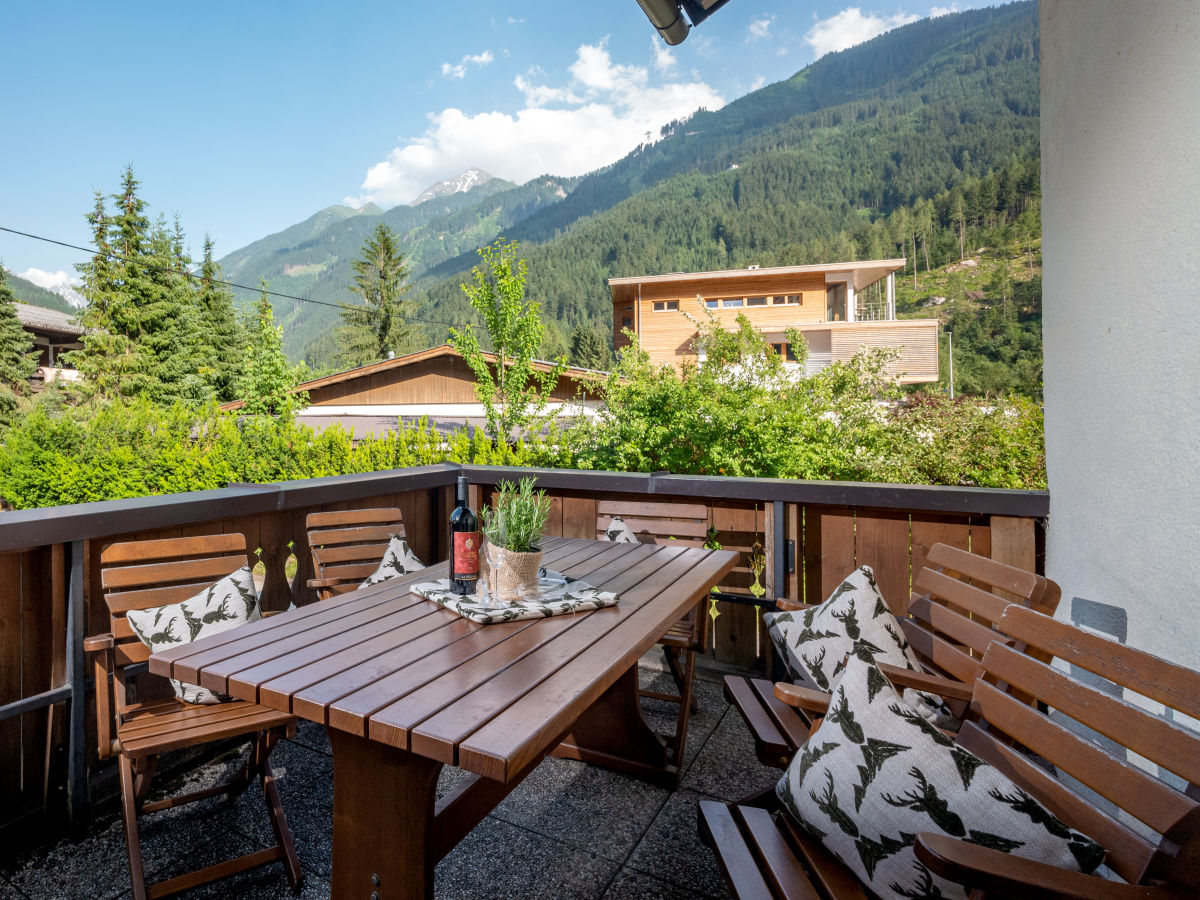 Terrasse im Anschluss an die Stube