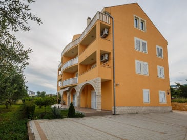 Apartment House Valentin