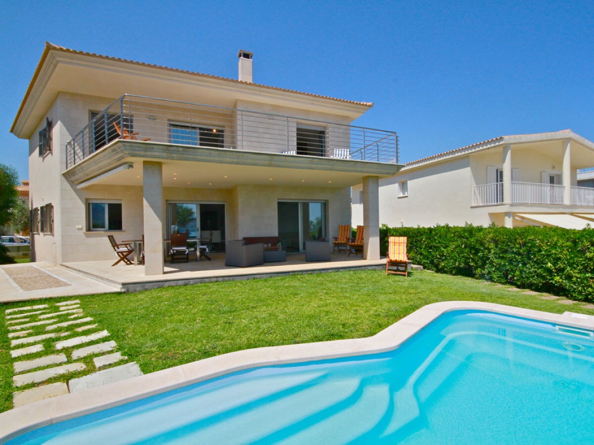 Ferienhaus am Strand! Eine moderne Villa in 1.Linie | ID44068, Balearen