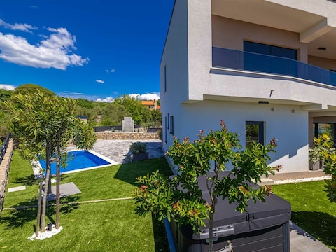 Ferienhaus VILLA PATRICK mit Pool, Whirlpool und Sauna